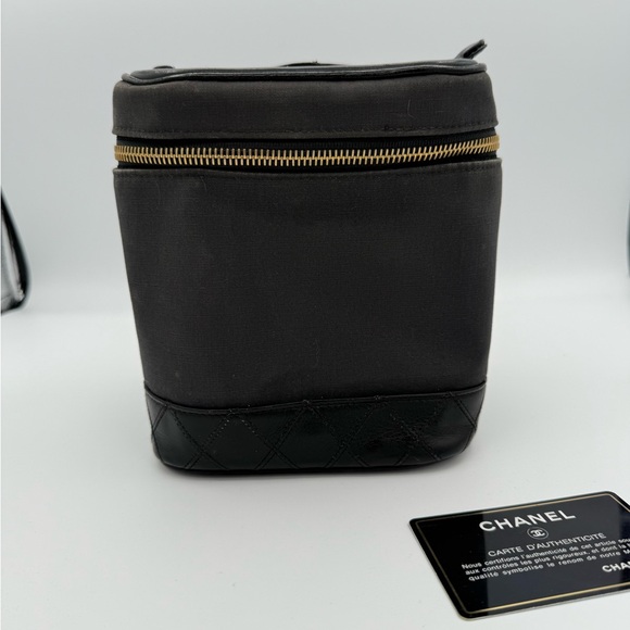 CHANEL Black Cosmetic Case with Gold Zipper - Picture 3 of 12